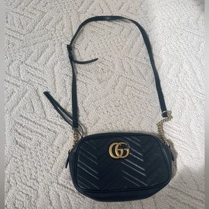 GUCCI GG MARMONT SMALL MATELASSE CROSSBODY BAG